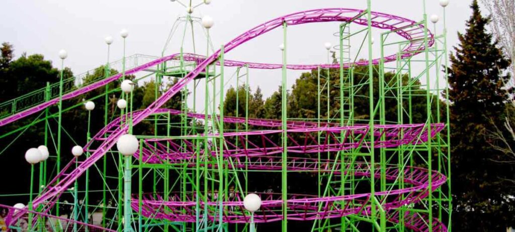 Montaña rusa del parque de atracciones de Zaragoza